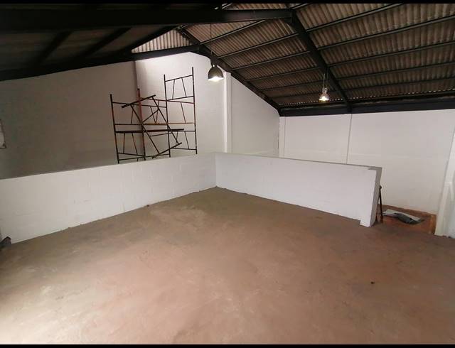 186M² WAREHOUSE TO LET IN BLACKHEATH INDUSTRIAL
